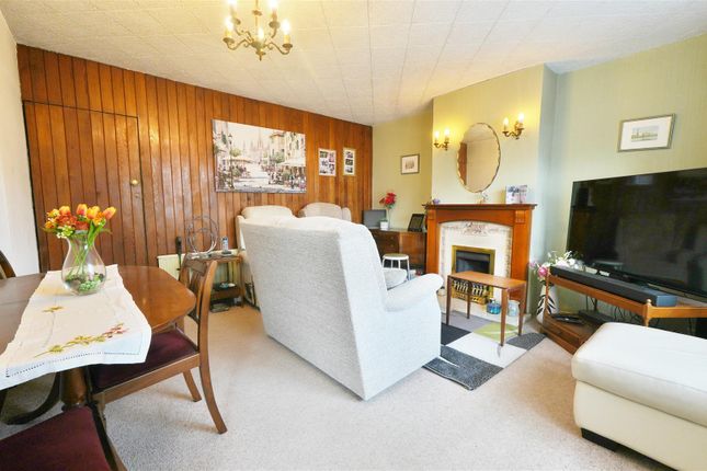 52, Norfolk Avenue, Slough photo 2