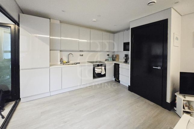 6 Buckle Street, London photo 4