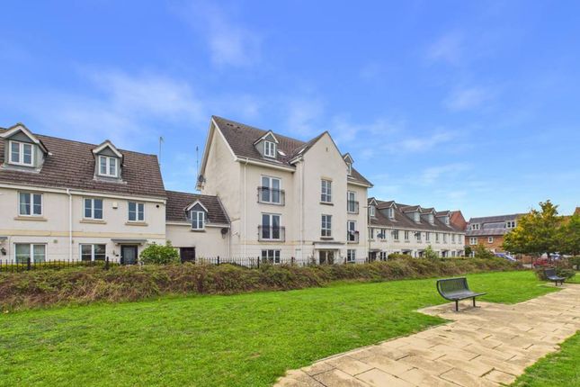 9 Pintail Close, Cheltenham photo 3