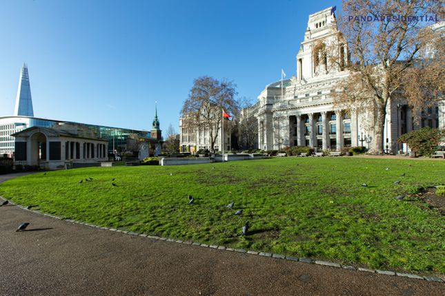 Duplex to rent in Trinity Square, London