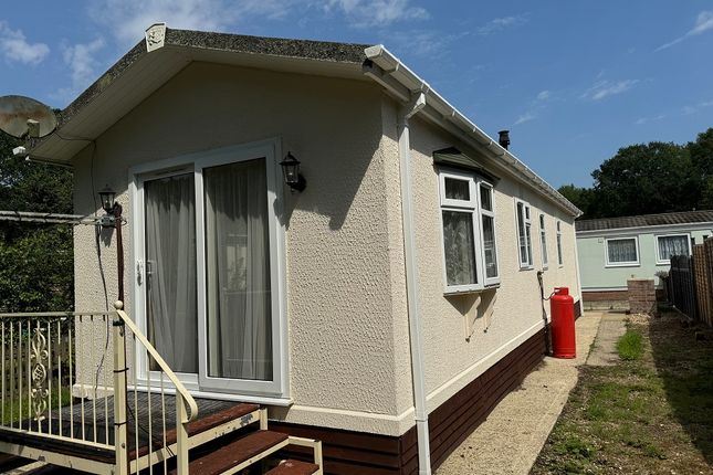 Mobile/park home for sale in Oaklands, Hook Common, Hook