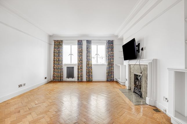 Flat to rent in Baker Street, London