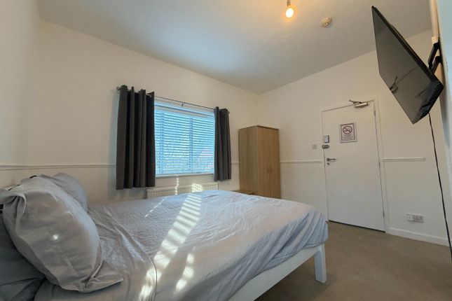 Room 11, 348 Winchester Road, Southampton photo 3