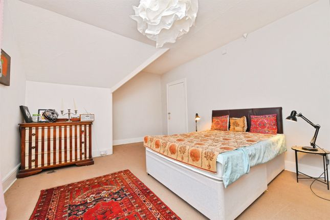 Top Floor Flat, 24, Headland Park, Plymouth photo 2