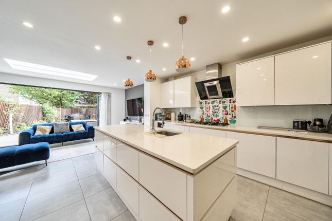9, Goodhall Close, Stanmore photo 4