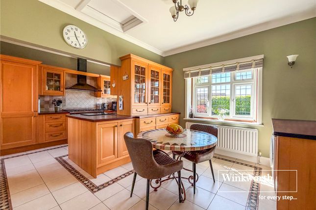 10, Morden Avenue, Ferndown photo 2