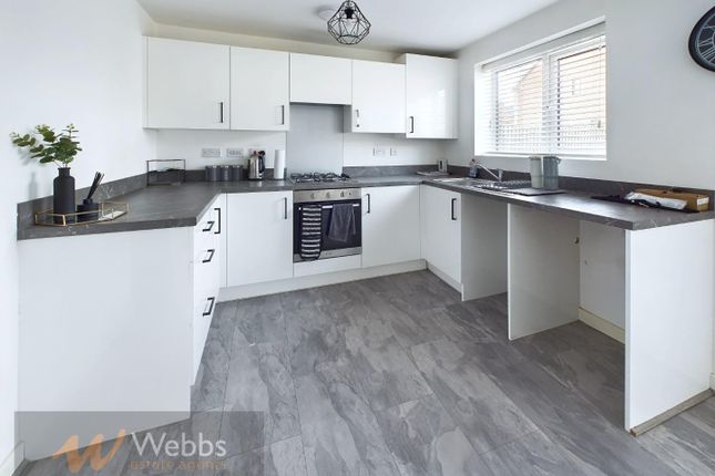 11, Goscote Lodge Crescent, Walsall photo 2