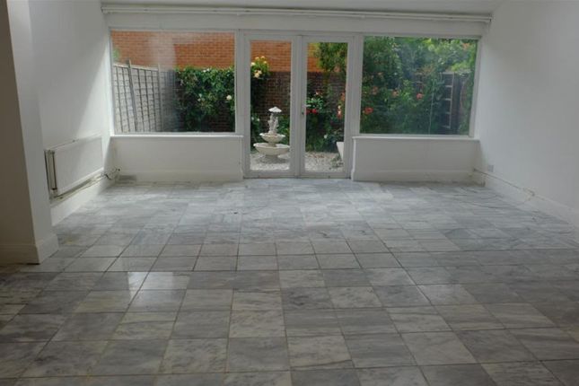 19 Hogan Mews, London photo 3