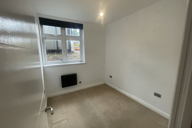 Flat 13, Mill House, Southall photo 5