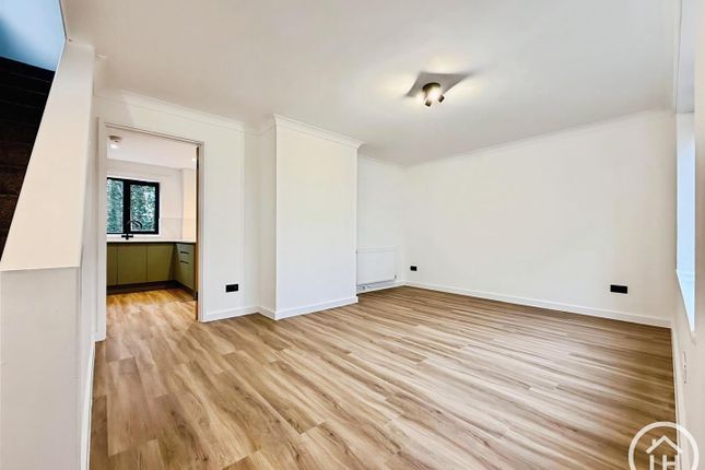 2, Beaumont Davey Close, Faversham photo 4