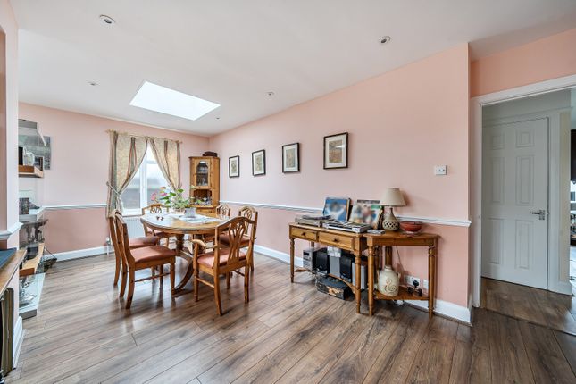 67, Lois Drive, Shepperton photo 4