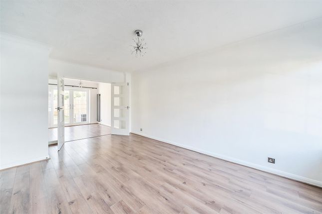 Mayfair Close, Surbiton photo 4
