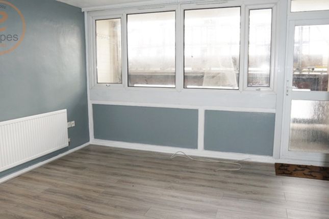 51 Frensham Court, Mitcham photo 3