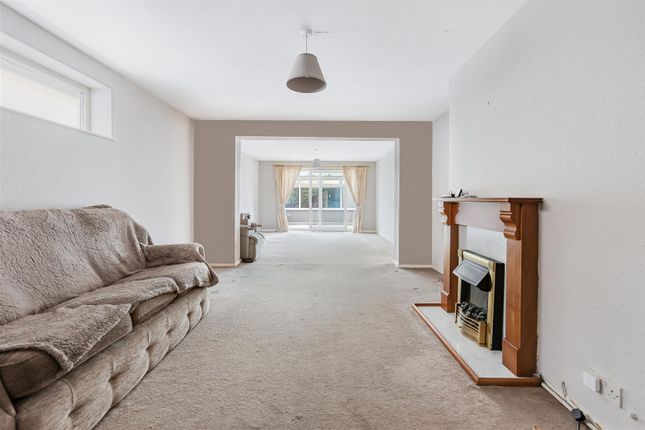 2, Warwick Close, Hertford photo 2