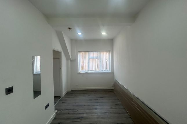 2, Edward Road, FELTHAM photo 3