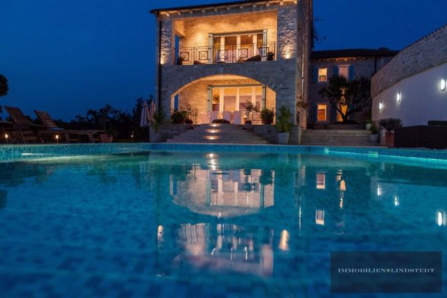 Villa for sale in Istarska Ul., Buje, Kroatien
