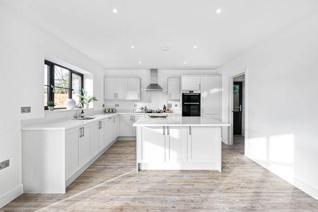 8, Flint Close, Hitchin photo 3