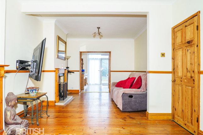 7, Lessington Avenue, Romford photo 3