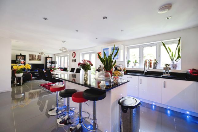 10, Oyster Close, Hampshire photo 3
