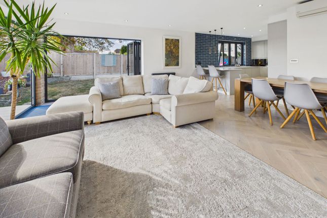 2 Broad Lane, Dartford photo 4