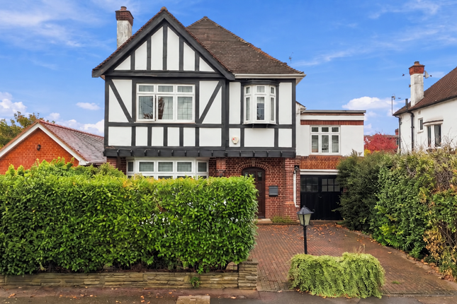 4-bed house on Hollybush Close, Wanstead, £1,475,000