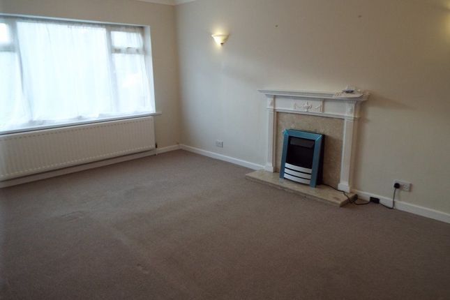 Bungalow to rent in Lynton Gardens, Harrogate