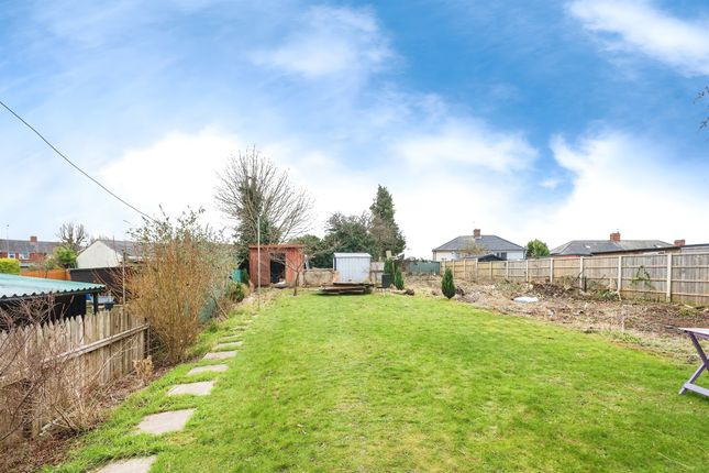End terrace house for sale in Whitworth Road, Swindon