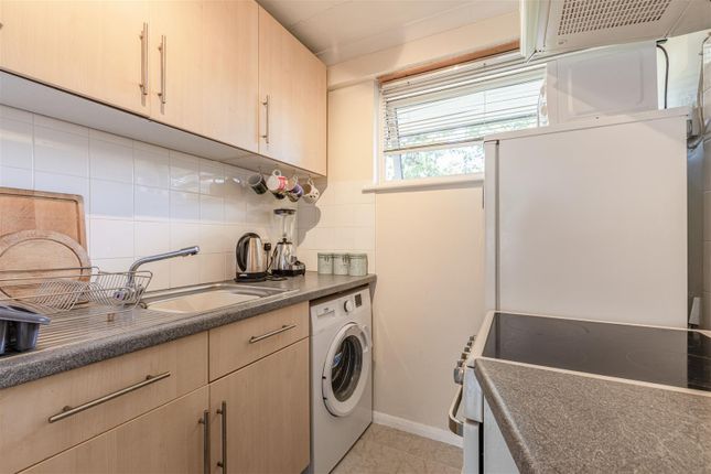 14, New Court, Addlestone photo 3