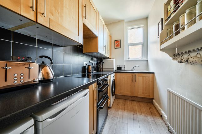 Flat E, Highdene 10-12, The Ridgeway, ENFIELD photo 4