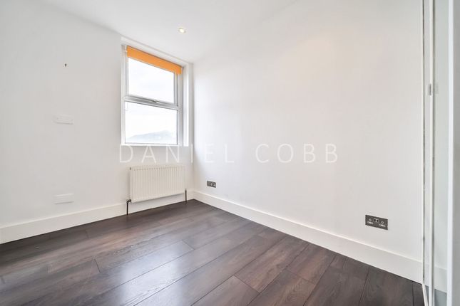 Flat for sale in Colworth Grove, London