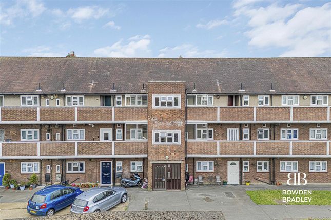 17 Aldborough Court, Aldborough Road North, Ilford photo 3