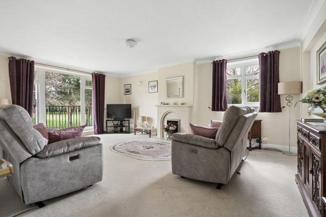 35, Park Lawn, Farnham Royal photo 4