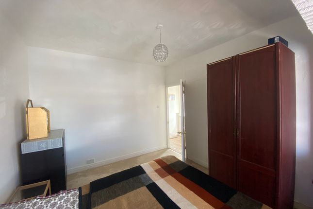 Lansbury Drive, Hayes photo 2