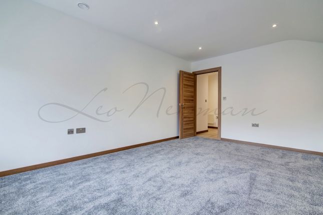 Flat 4, Block 7 1 bed AC Court, Harvest Lane, Surrey photo 4