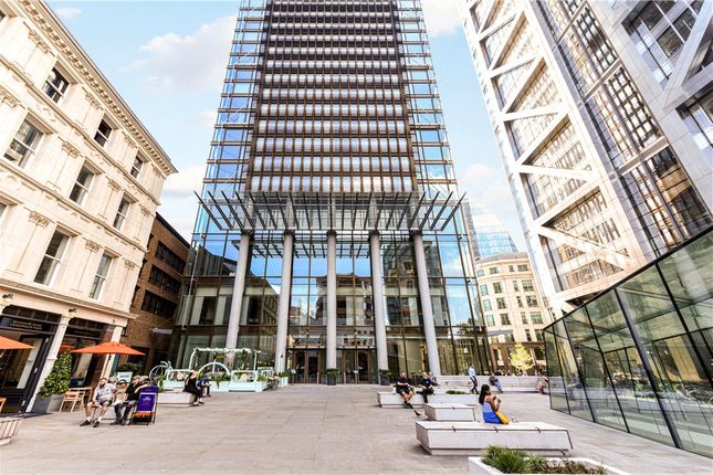 Flat for sale in Houndsditch, London