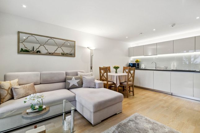 Flat for sale in Aitons House, Pump House Crescent