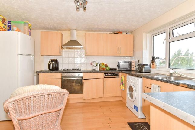 10 Ropemakers Court, Shipwrights Avenue, Chatham photo 3