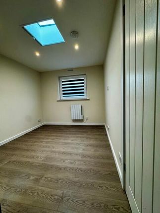31, Ridgeway, Crayford photo 4
