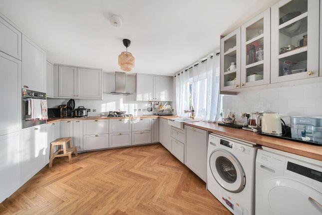5, Caddis Close, Stanmore photo 4
