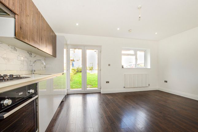 Flat 4, Knighton Court, Greening Close, Stanmore photo 5