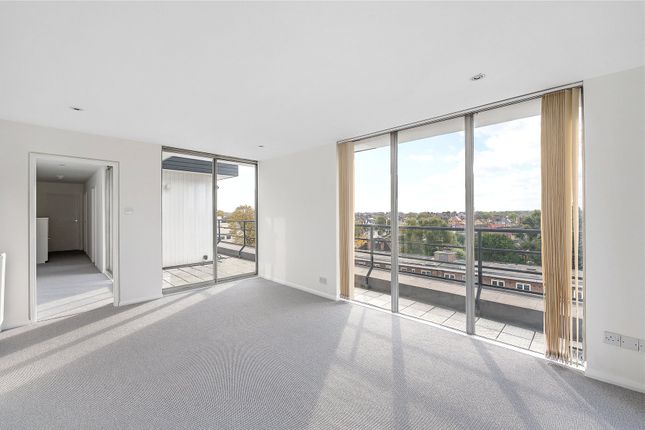 Thumbnail Flat for sale in Nightingale Lane, London