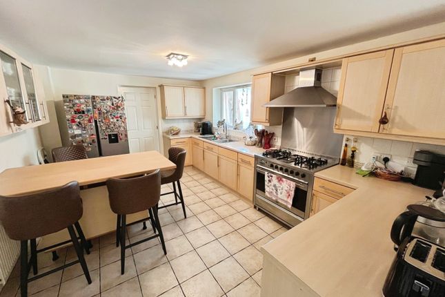 22, Heathley Park Drive, Leicestershire photo 4