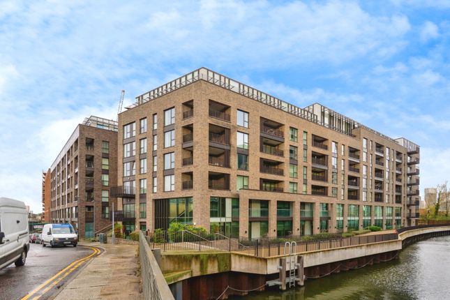 1-bed flat on 54, Southmere House, 1, Highland Street, London, £340,000