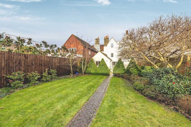 Country house for sale in The Green, Datchet