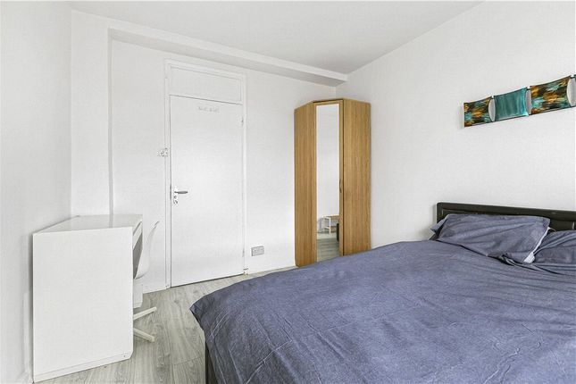 Room 4, Flat 74, Cassell House, London photo 2