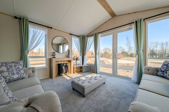 YR35 - Atlas Heritage Lodge at South Lakeland, Borwick Ln, Warton, Carnforth photo 3