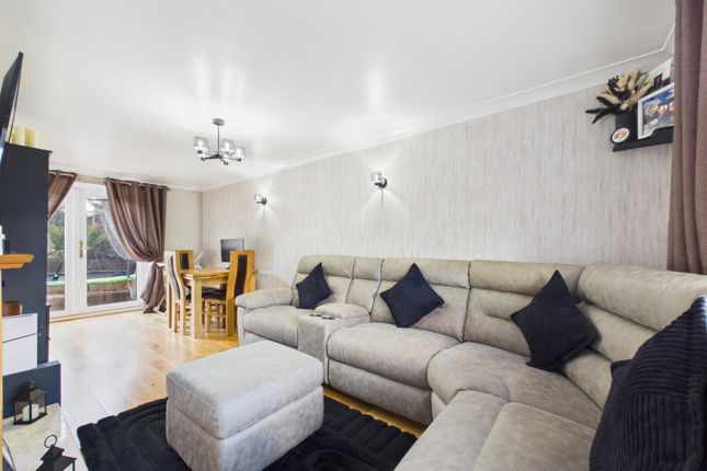 16, Kingshill Drive, Rochester photo 4
