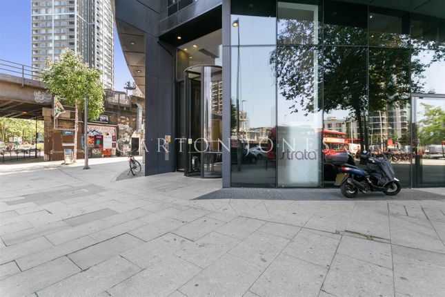 Flat for sale in Strata Building, 8 Walworth Road, Elephant And Castle, London