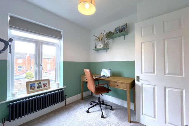 Terraced house for sale in Victoria Street, Warwick