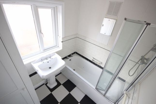18 Vesper Road, Leeds photo 3